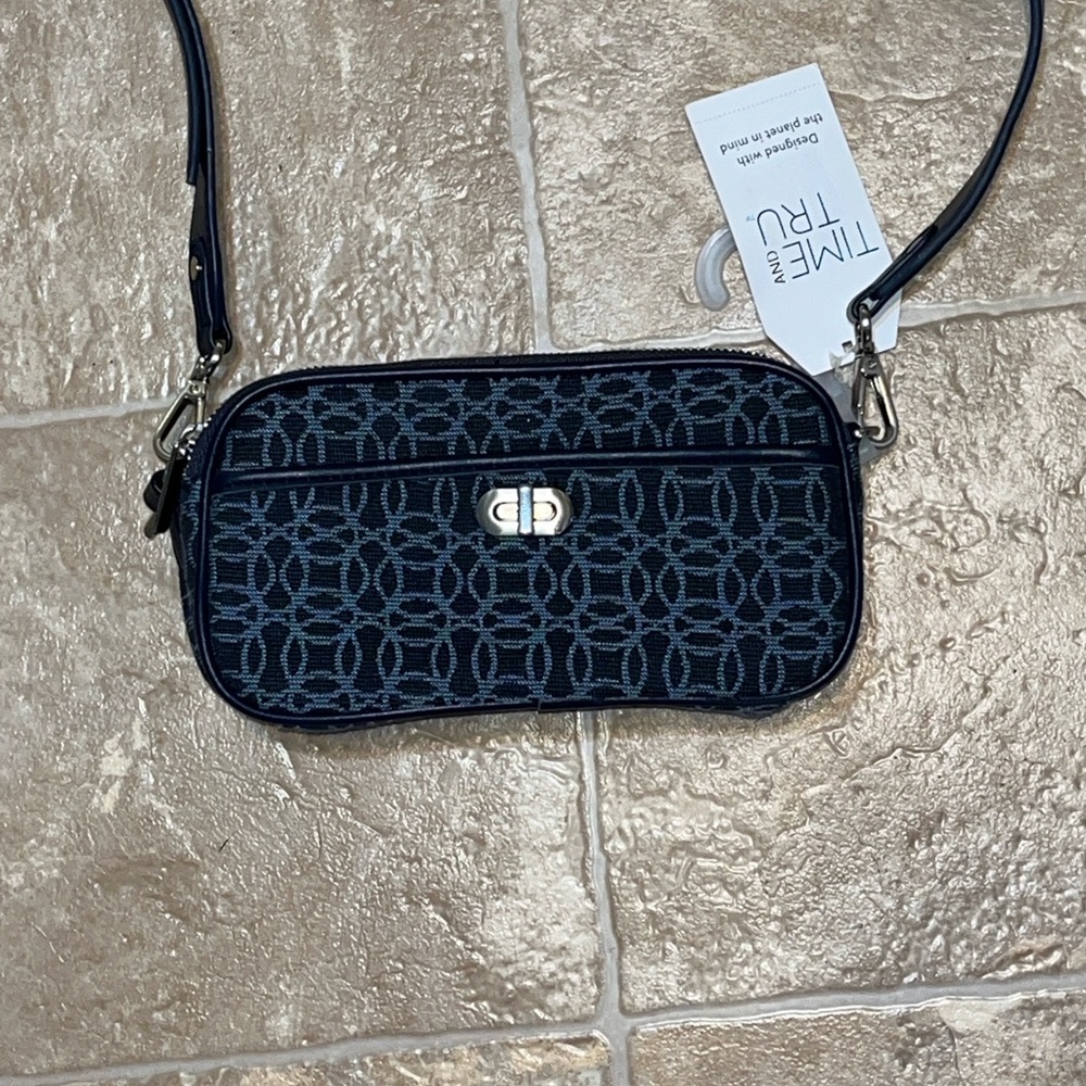 **Last chance** NWT Time and Tru Navy Crossbody Bag - Picture 2 of 9